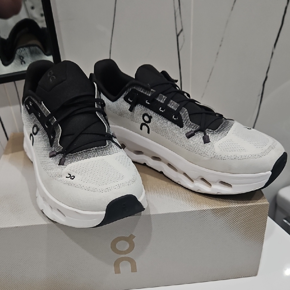 On Running Athletic Shoes Cloudtilt